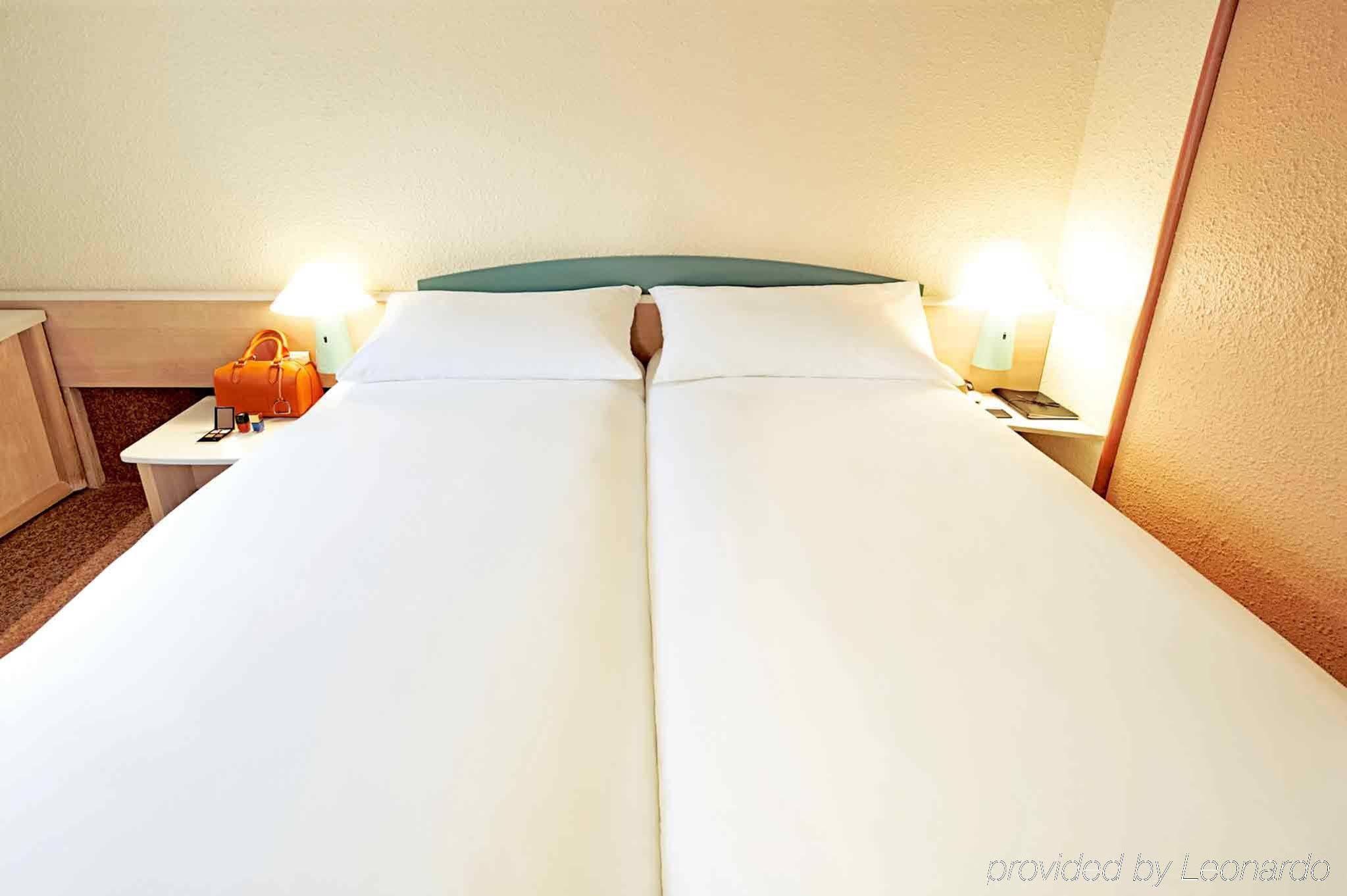 Ibis Budget Caen Porte De Bretagne Bretteville-sur-Odon Экстерьер фото